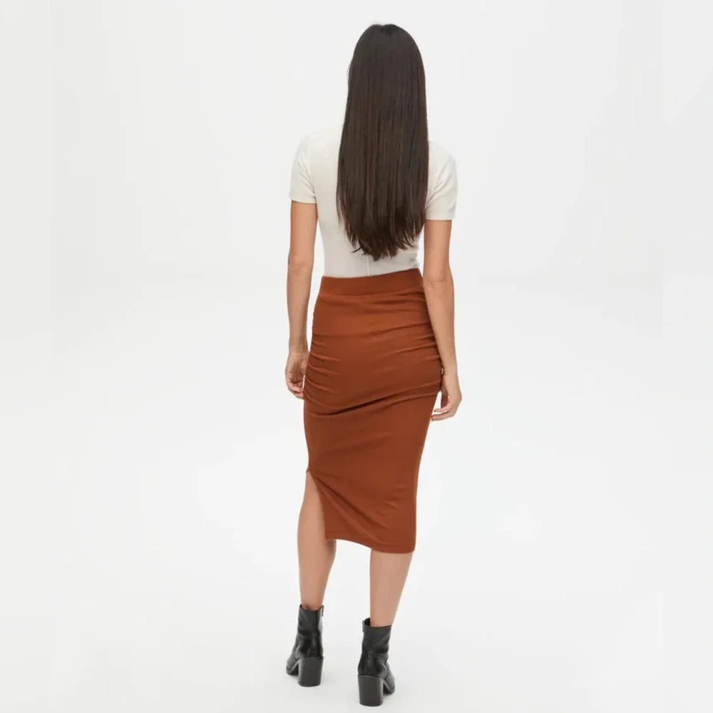 Michael Stars Rae Ribbed Midi Skirt in Rust NWT - Picture 6 of 6